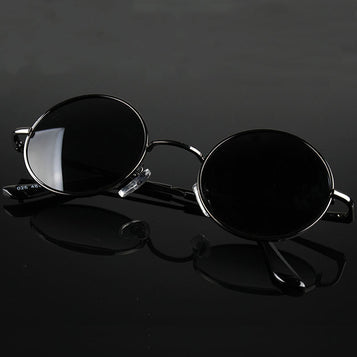 Fashionable retro round sunglasses