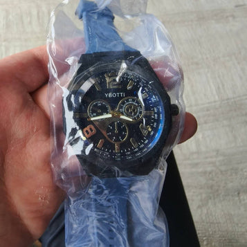 Men's Rubber Watch Strap Sports Pointer Quartz Watch