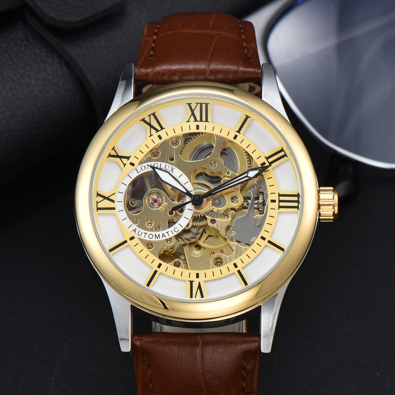 white-surface-with-gold-shell
