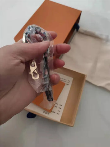 Fashion Designer Chain Bracelet Women and Mens Love Bracelet Alloy Buckle Charm Bracelet with Box Packing