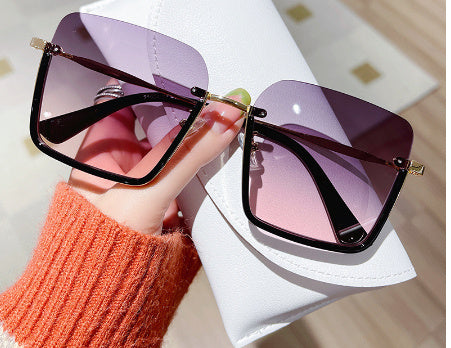 black-frame-turns-gray-pink
