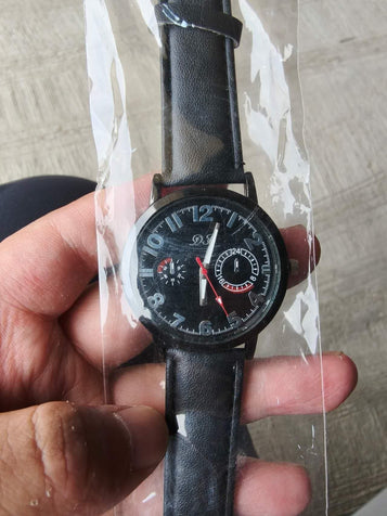 Men's Leather Strap Sports Pointer Quartz Watch